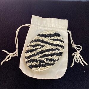 Moyna Vintage black and white compact mirror